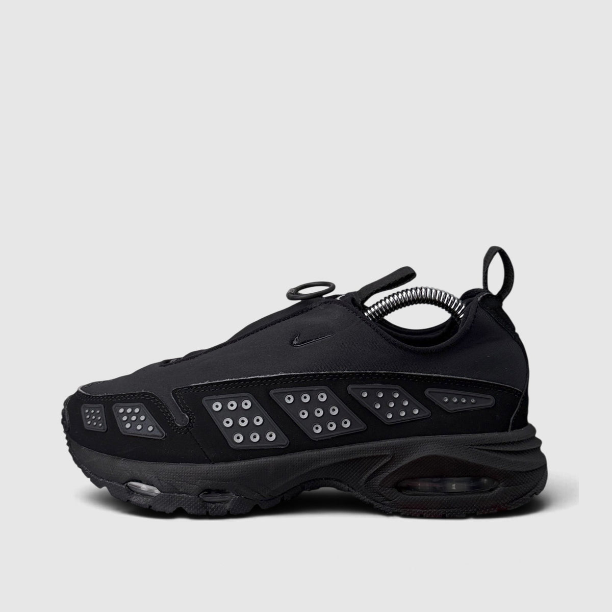 Nike Air Max SNDR Black Metallic, buty sportowe damskie w bardzo dobrym stanie rozmiar 37.5, boczny profil, lewa strona