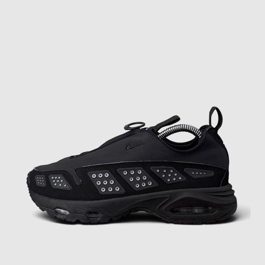 Nike Air Max SNDR Black Metallic, buty sportowe damskie w bardzo dobrym stanie rozmiar 37.5, boczny profil, lewa strona