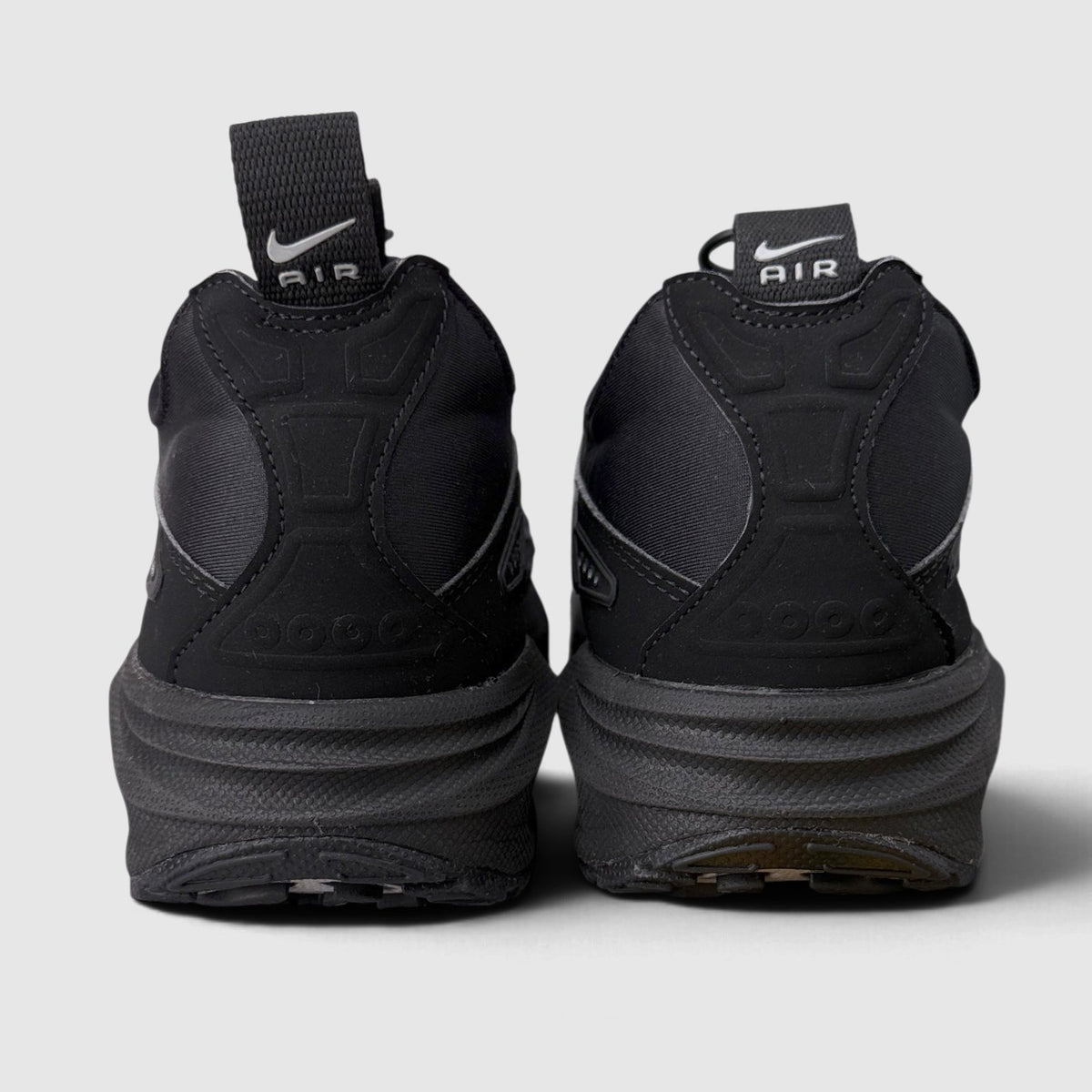 Nike Air Max SNDR Black Metallic, buty sportowe damskie w bardzo dobrym stanie rozmiar 37.5, widok z tyłu