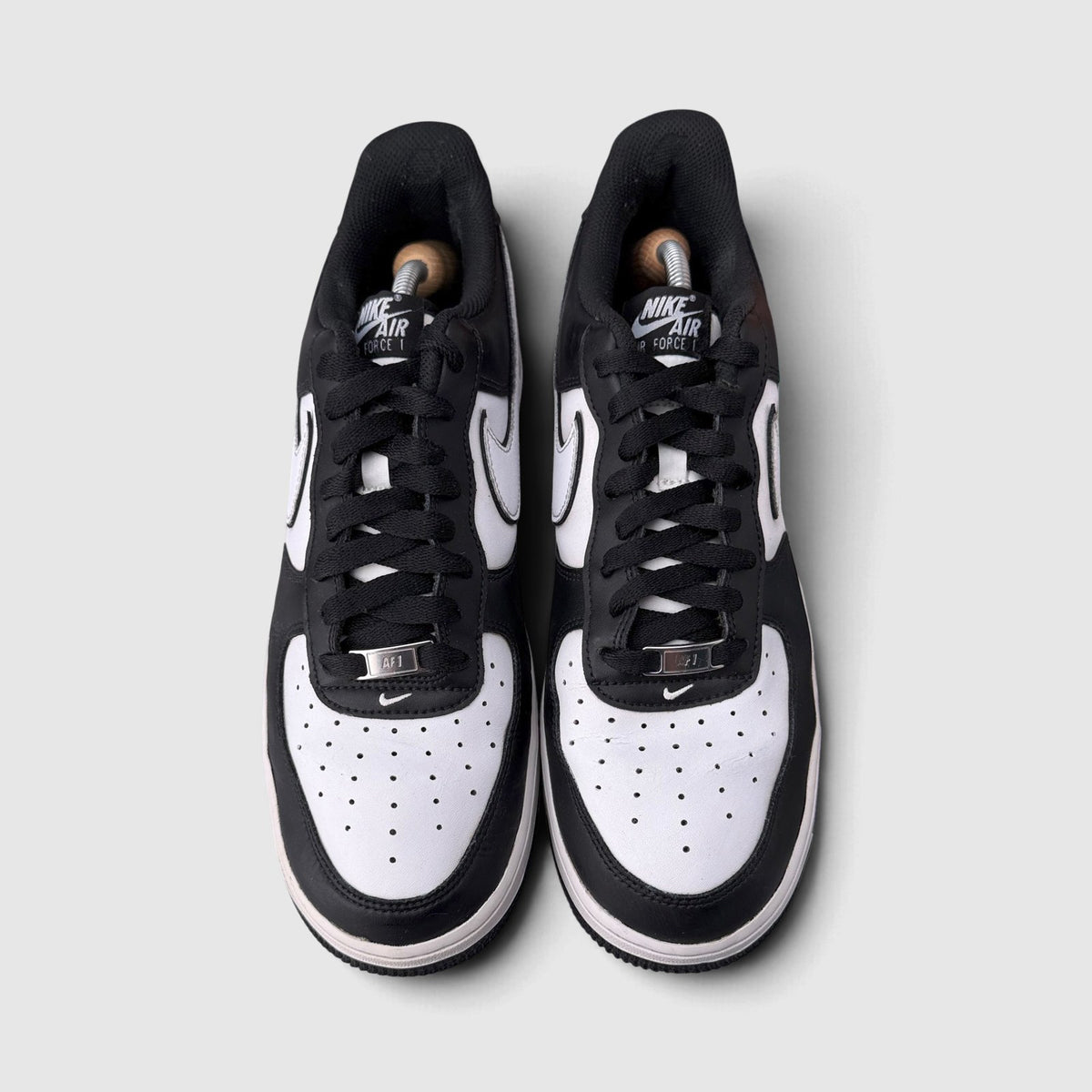Nike Air Force 1 ’07 Panda, buty sportowe męskie w bardzo dobrym stanie rozmiar 45, widok z góry
