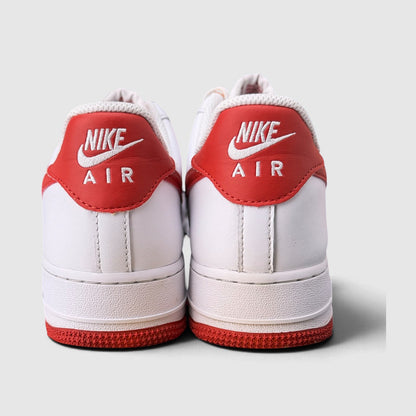 Nike Air Force 1 '07 Low Dragon Red, buty sportowe męskie w bardzo dobrym stanie rozmiar 44.5, widok z tyłu