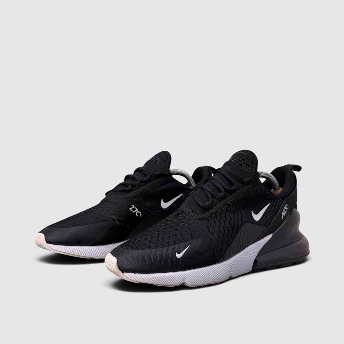 Nike Air Max 270 Black/White, buty sportowe męskie w bardzo dobrym stanie rozmiar 43, para butów