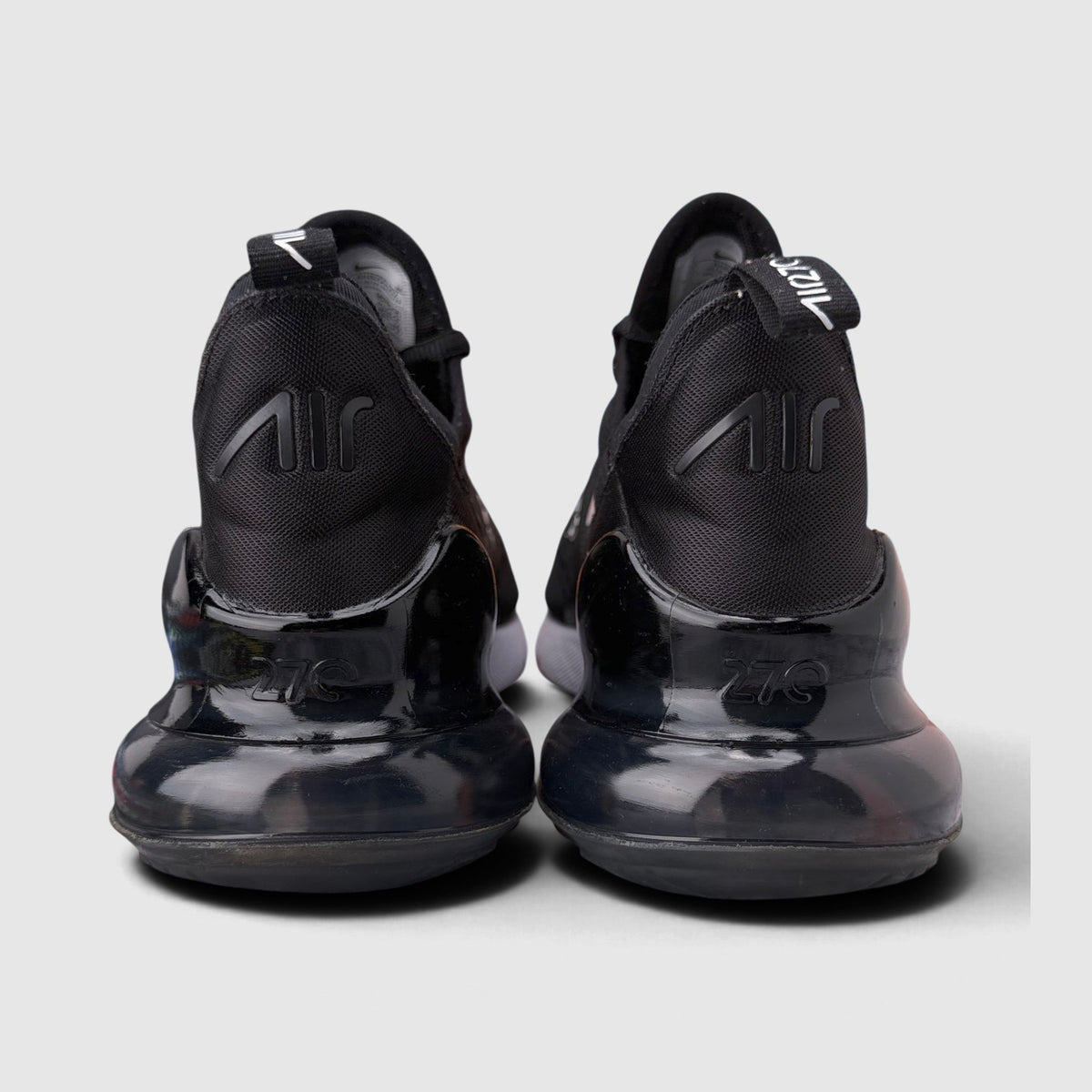 Nike Air Max 270 Black/White, buty sportowe męskie w bardzo dobrym stanie rozmiar 43, widok z tyłu