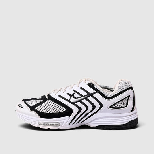 Nike Air Pegasus 2005 Metallic Silver, buty sportowe męskie w bardzo dobrym stanie rozmiar 45.5, boczny profil, lewa strona