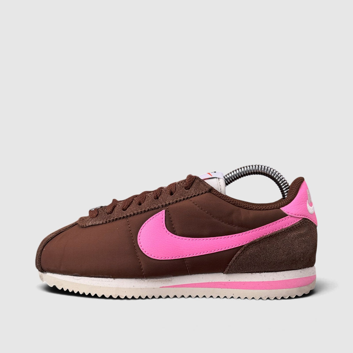 Nike Classic Cortez, buty sportowe damskie w bardzo dobrym stanie rozmiar 36.5, boczny profil, lewa strona