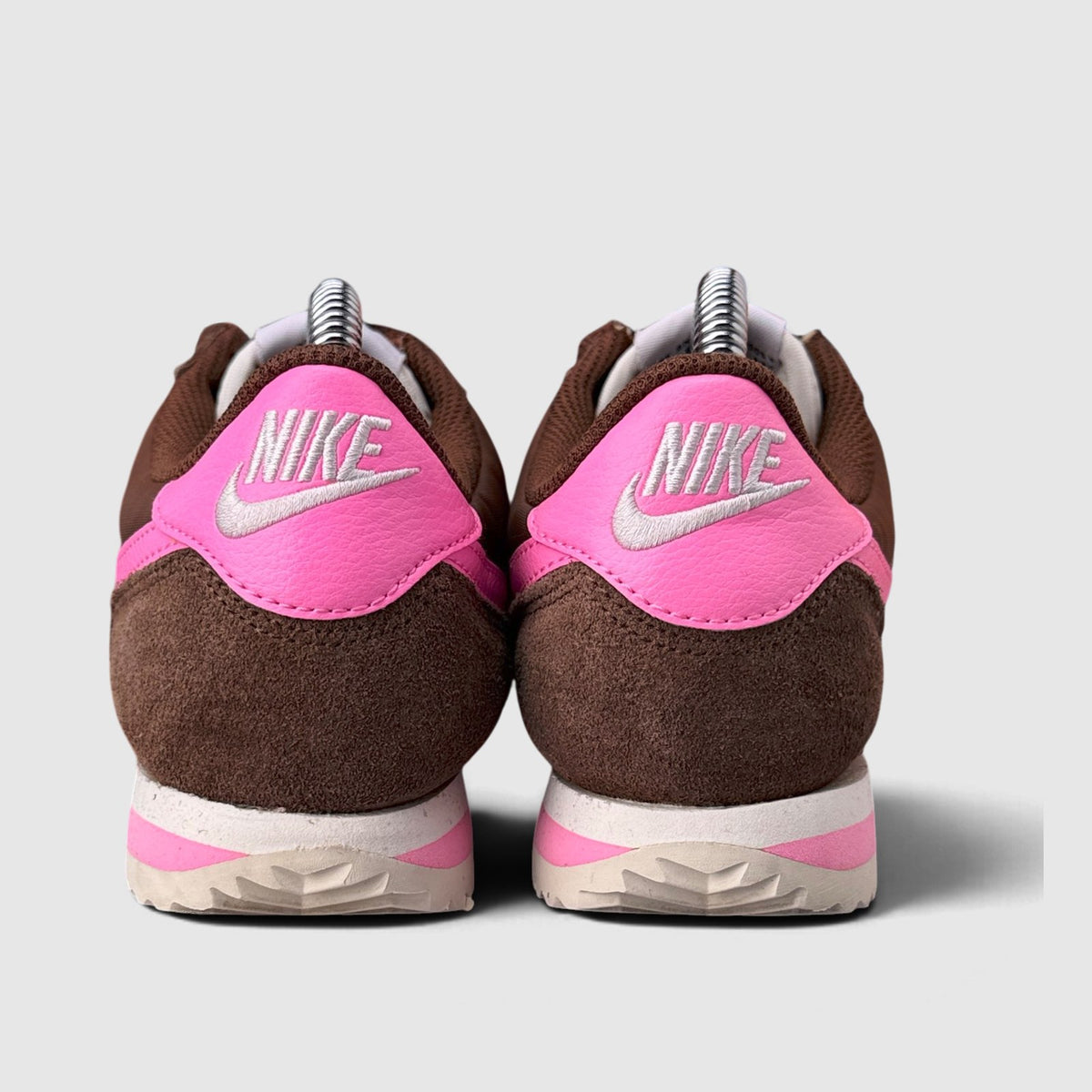 Nike Classic Cortez, buty sportowe damskie w bardzo dobrym stanie rozmiar 36.5, widok z tyłu