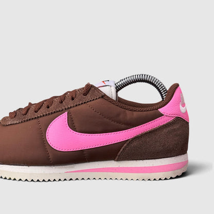 Nike Classic Cortez, buty sportowe damskie w bardzo dobrym stanie rozmiar 36.5, boczny profil, lewa strona