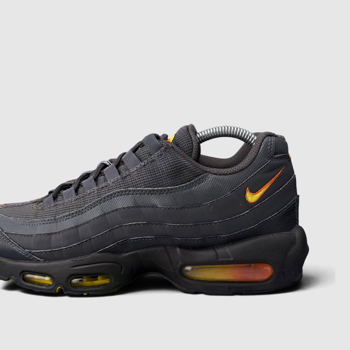 Nike Air Max 95 Anthracite / Opti Yellow, buty sportowe męskie w bardzo dobrym stanie rozmiar 42, boczny profil, prawa strona