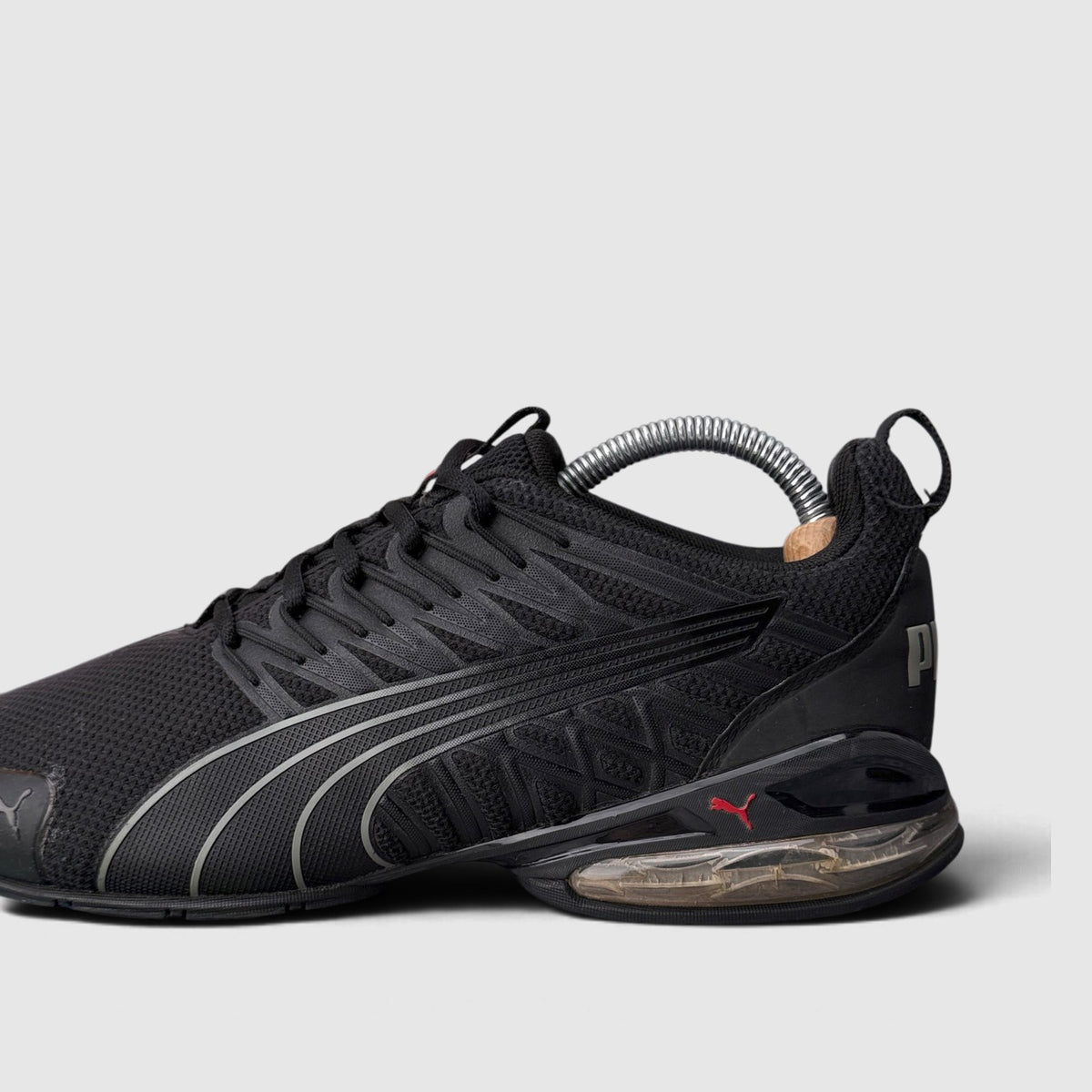 Puma Voltaic Evo Black, buty sportowe męskie w bardzo dobrym stanie rozmiar 41, boczny profil, prawa strona