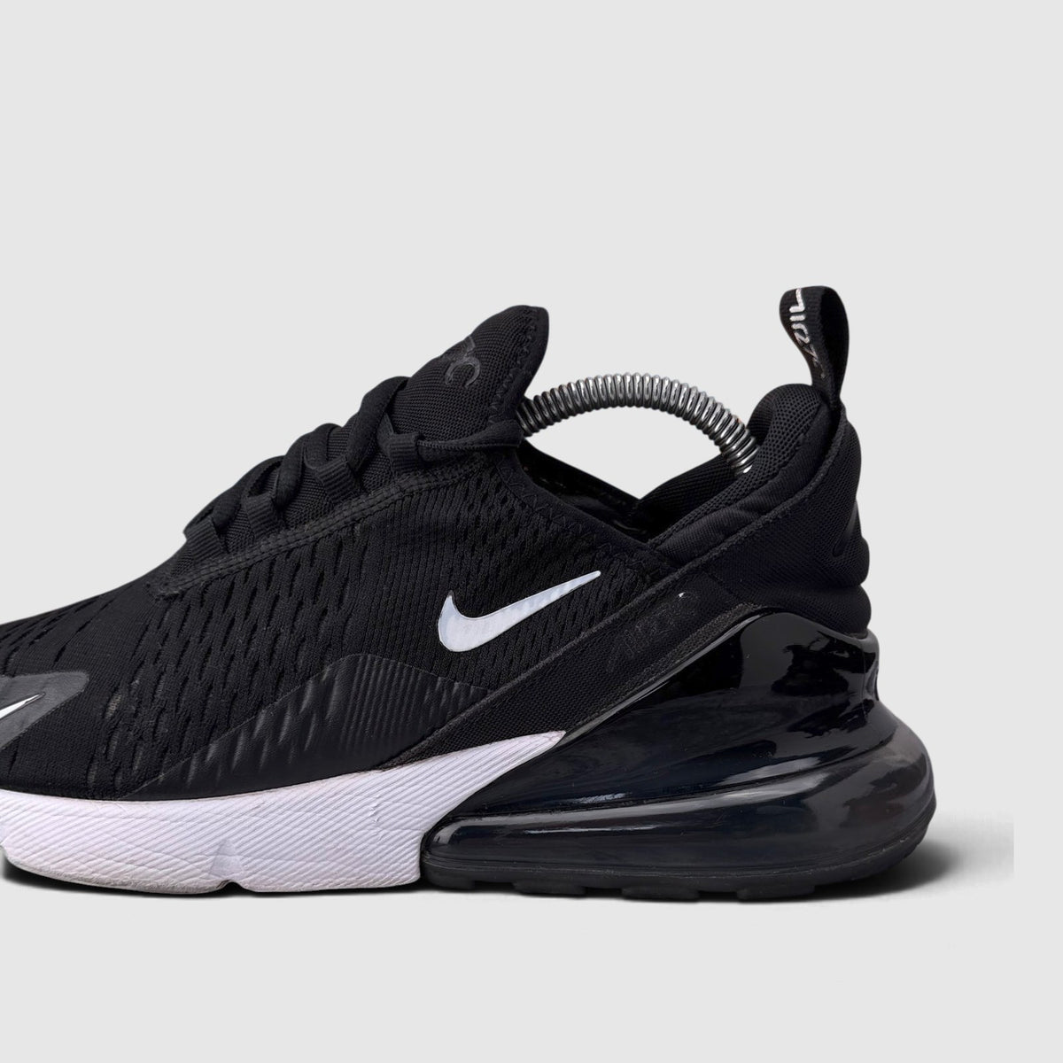 Nike Air Max 270, buty sportowe męskie w bardzo dobrym stanie rozmiar 43, boczny profil, lewa strona