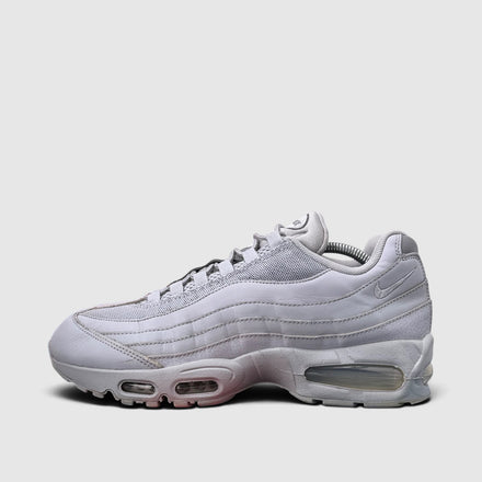 Nike Air Max 95 Wolf Grey, buty sportowe męskie w bardzo dobrym stanie rozmiar 44, boczny profil, lewa strona