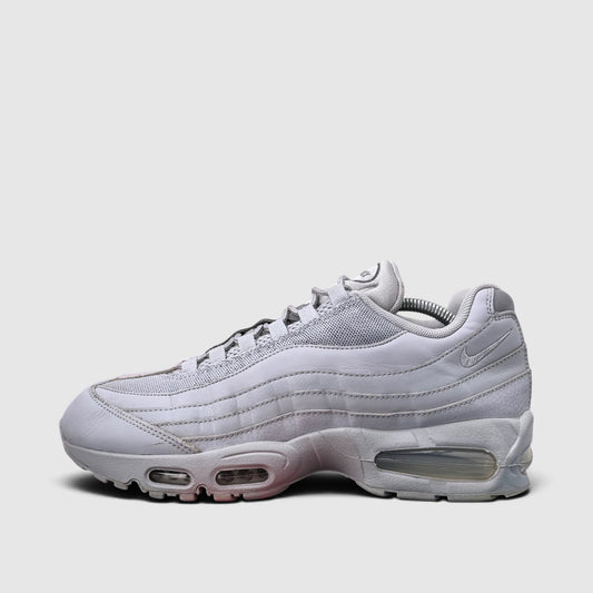 Nike Air Max 95 Wolf Grey, buty sportowe męskie w bardzo dobrym stanie rozmiar 44, boczny profil, lewa strona