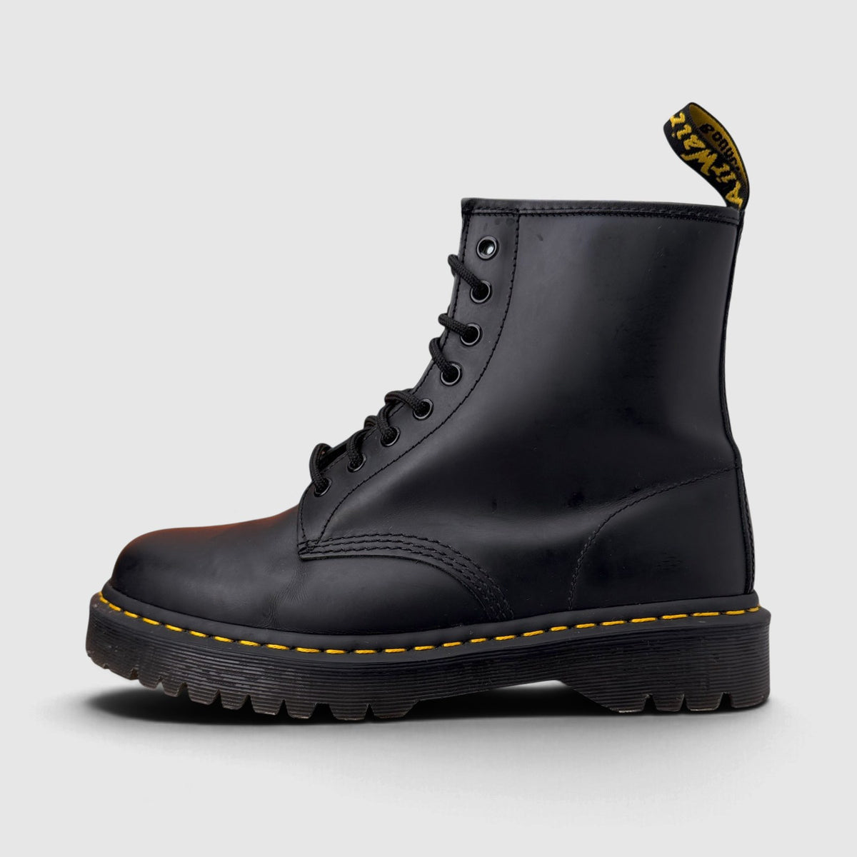 Dr. Martens Lace Up Leather Boots, botki męskie w bardzo dobrym stanie rozmiar 45, boczny profil, prawa strona