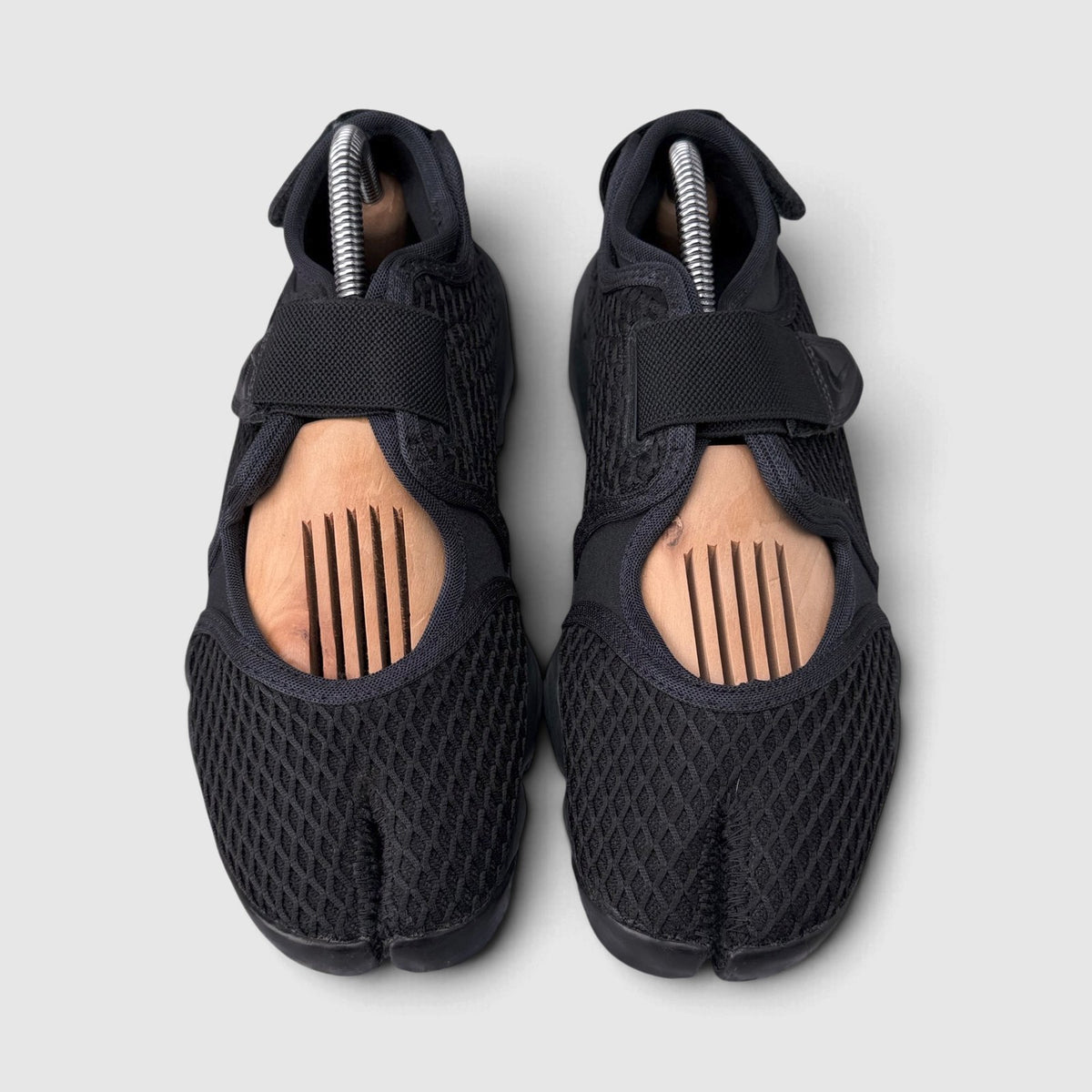 Nike Air Rift Lace Off Noir, sandały damskie w bardzo dobrym stanie rozmiar 39, widok z przodu