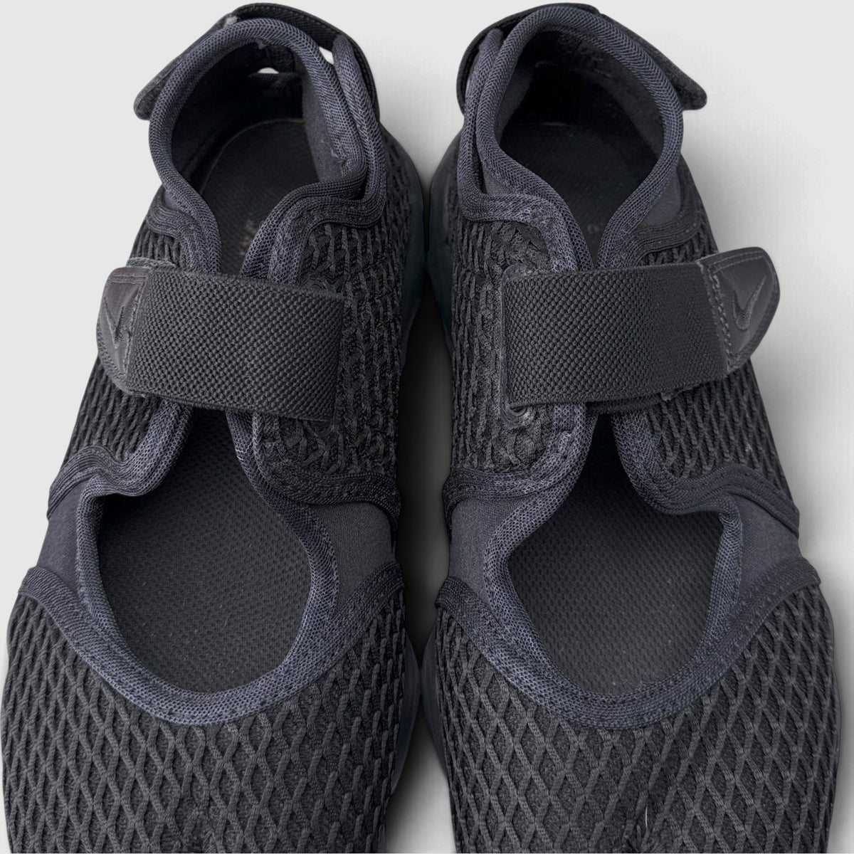 Nike Air Rift Lace Off Noir, sandały damskie w bardzo dobrym stanie rozmiar 39, widok z góry