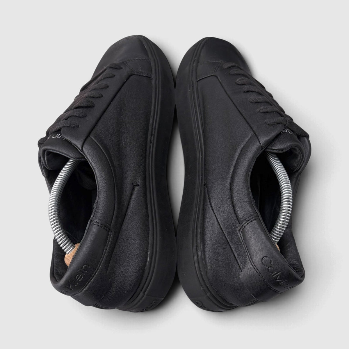 Calvin Klein Leather Sneakers, buty sportowe męskie w bardzo dobrym stanie rozmiar 44, widok z góry