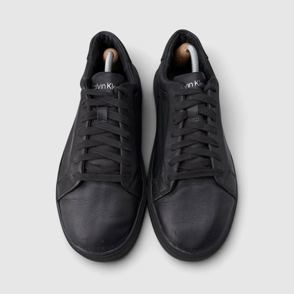 Calvin Klein Leather Sneakers, buty sportowe męskie w bardzo dobrym stanie rozmiar 44, widok z góry