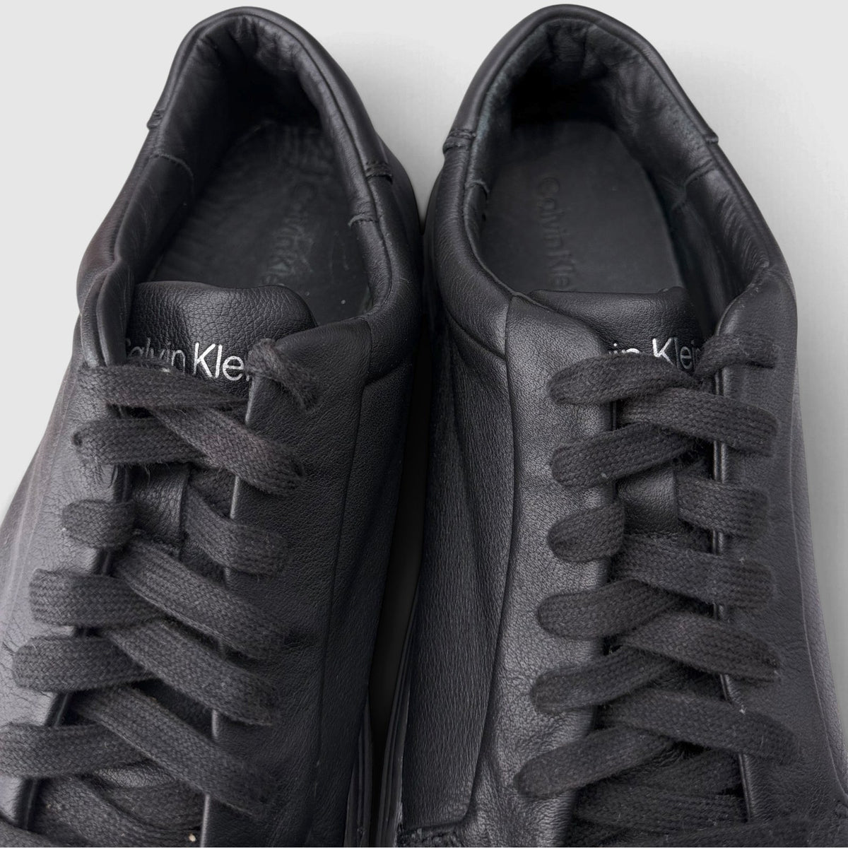 Calvin Klein Leather Sneakers, buty sportowe męskie w bardzo dobrym stanie rozmiar 44, wkładka