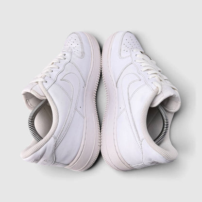 Nike Air Force 1 Low Triple White, buty sportowe męskie w bardzo dobrym stanie rozmiar 42.5, para butów