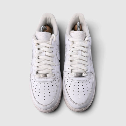 Nike Air Force 1 Low Triple White, buty sportowe męskie w bardzo dobrym stanie rozmiar 42.5, widok z góry
