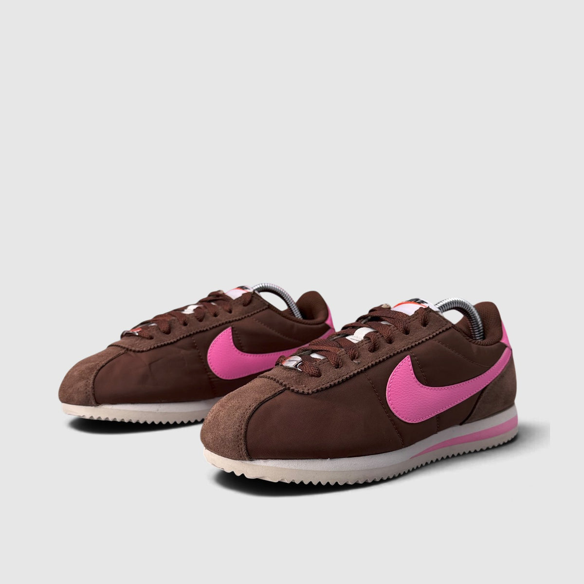 Nike Classic Cortez, buty sportowe damskie w bardzo dobrym stanie rozmiar 38.5, para butów