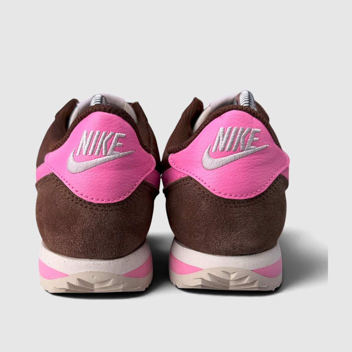Nike Classic Cortez, buty sportowe damskie w bardzo dobrym stanie rozmiar 38.5, widok z tyłu