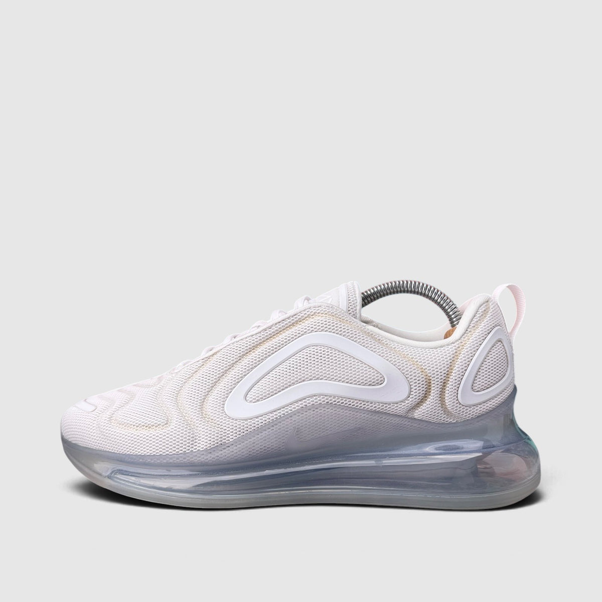 Nike Air Max 720 Metallic Platinum, buty sportowe męskie nowe rozmiar 42, boczny profil, lewa strona