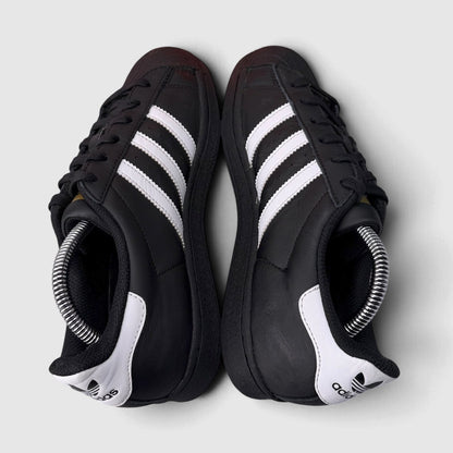 Adidas Superstar, buty sportowe damskie w bardzo dobrym stanie rozmiar 37 1/3, widok z góry