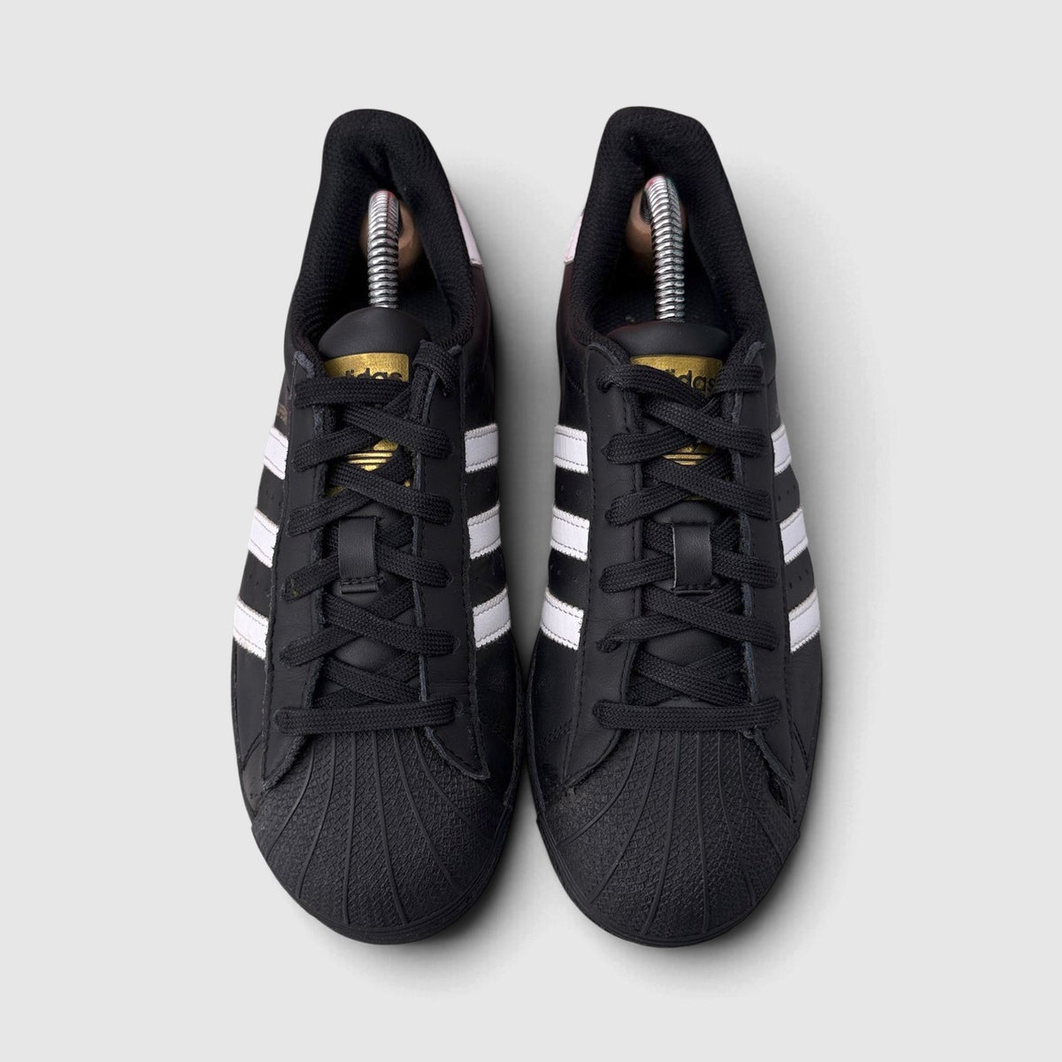 Adidas Superstar, buty sportowe damskie w bardzo dobrym stanie rozmiar 37 1/3, widok z góry