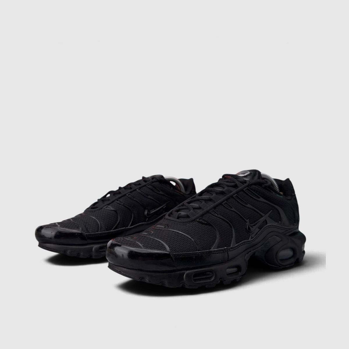 Nike Air Max Plus Triple Black, buty sportowe męskie w bardzo dobrym stanie rozmiar 42.5, para butów