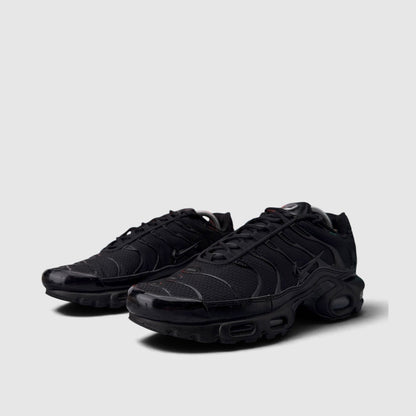 Nike Air Max Plus Triple Black, buty sportowe męskie w bardzo dobrym stanie rozmiar 42.5, para butów