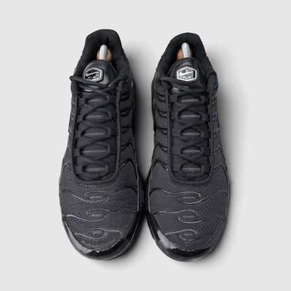 Nike Air Max Plus Triple Black, buty sportowe męskie w bardzo dobrym stanie rozmiar 42.5, widok z góry