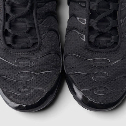 Nike Air Max Plus Triple Black, buty sportowe męskie w bardzo dobrym stanie rozmiar 42.5, detal