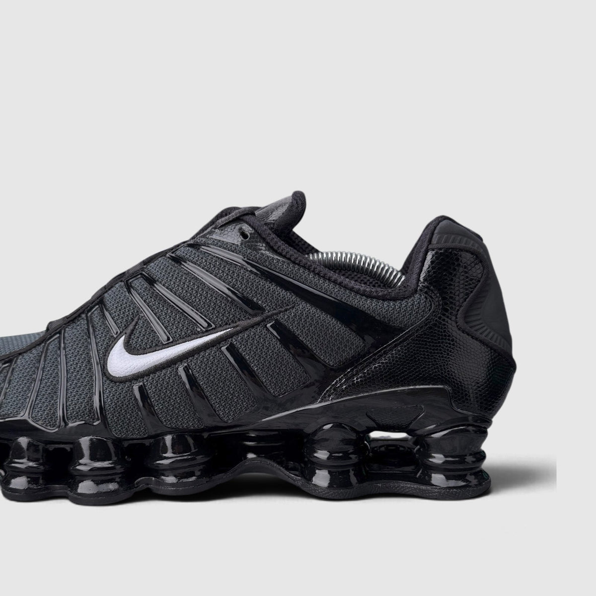 Nike Shox TL, buty sportowe męskie w bardzo dobrym stanie rozmiar 45, boczny profil, lewa strona