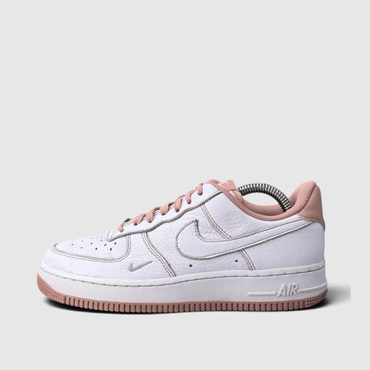 Nike Air Force 1 '07 Mini Jewel, buty sportowe damskie w bardzo dobrym stanie rozmiar 38, boczny profil, lewa strona