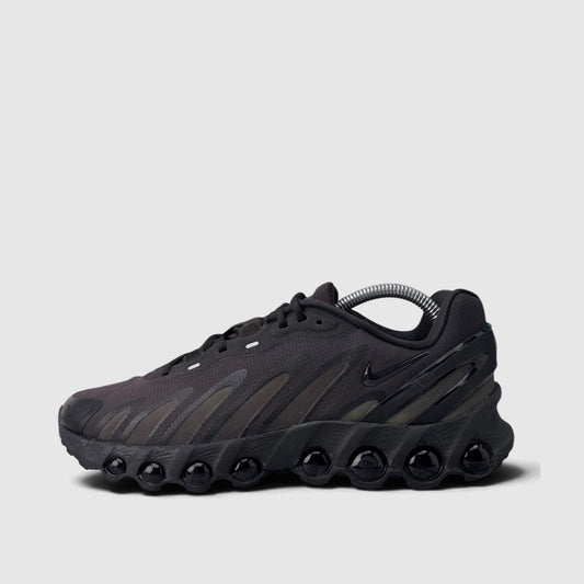 Nike Air Max DN8 Triple Black, buty sportowe męskie w bardzo dobrym stanie rozmiar 42, boczny profil, lewa strona