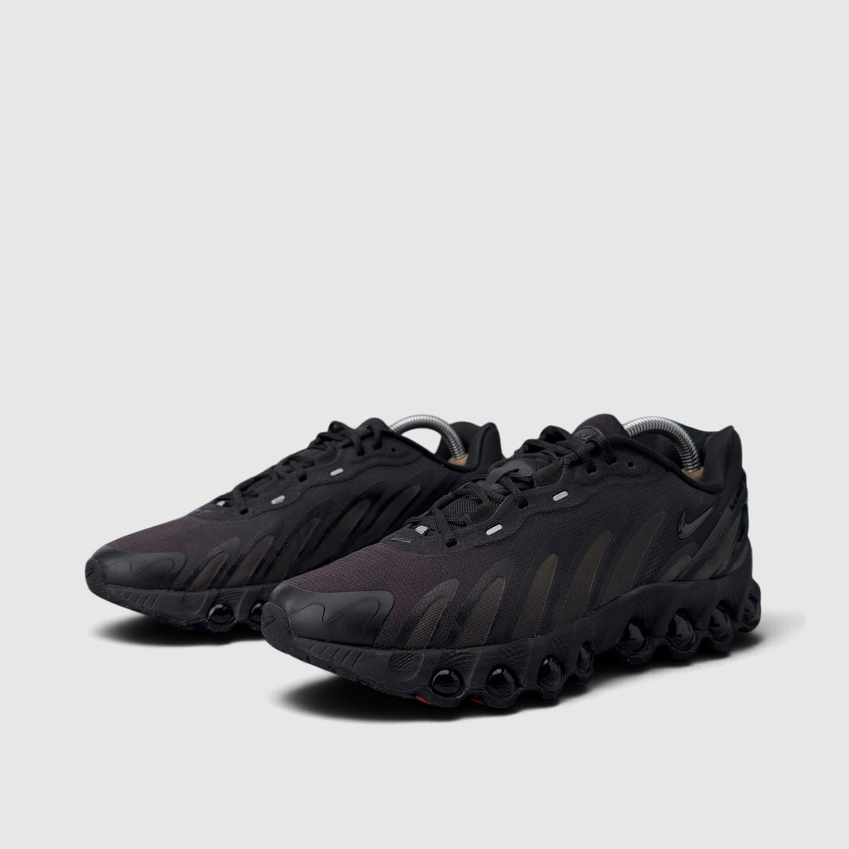 Nike Air Max DN8 Triple Black, buty sportowe męskie w bardzo dobrym stanie rozmiar 42, para butów