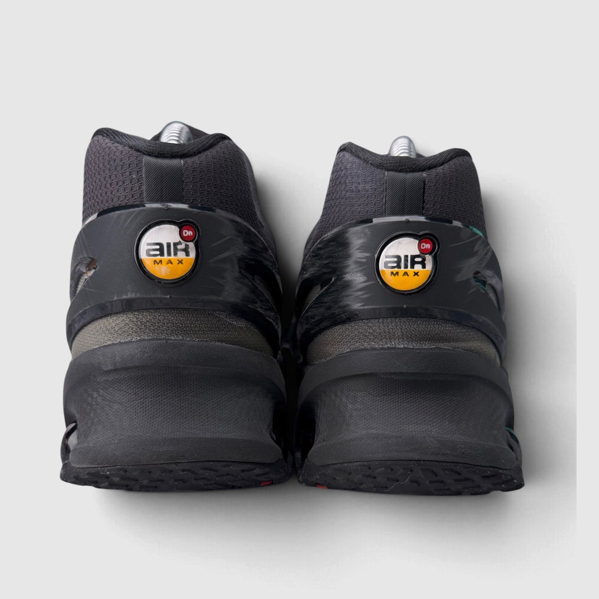 Nike Air Max DN8 Triple Black, buty sportowe męskie w bardzo dobrym stanie rozmiar 42, widok z tyłu