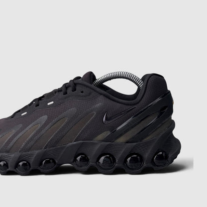 Nike Air Max DN8 Triple Black, buty sportowe męskie w bardzo dobrym stanie rozmiar 42, boczny profil, lewa strona