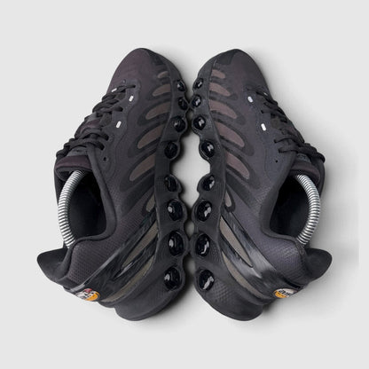Nike Air Max DN8 Triple Black, buty sportowe męskie w bardzo dobrym stanie rozmiar 42, widok z góry