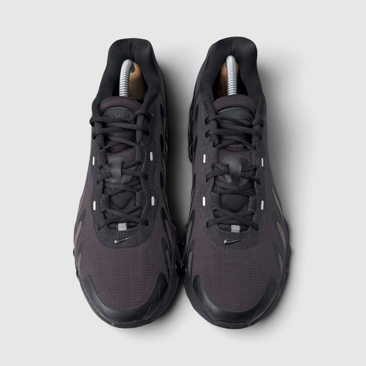 Nike Air Max DN8 Triple Black, buty sportowe męskie w bardzo dobrym stanie rozmiar 42, widok z góry