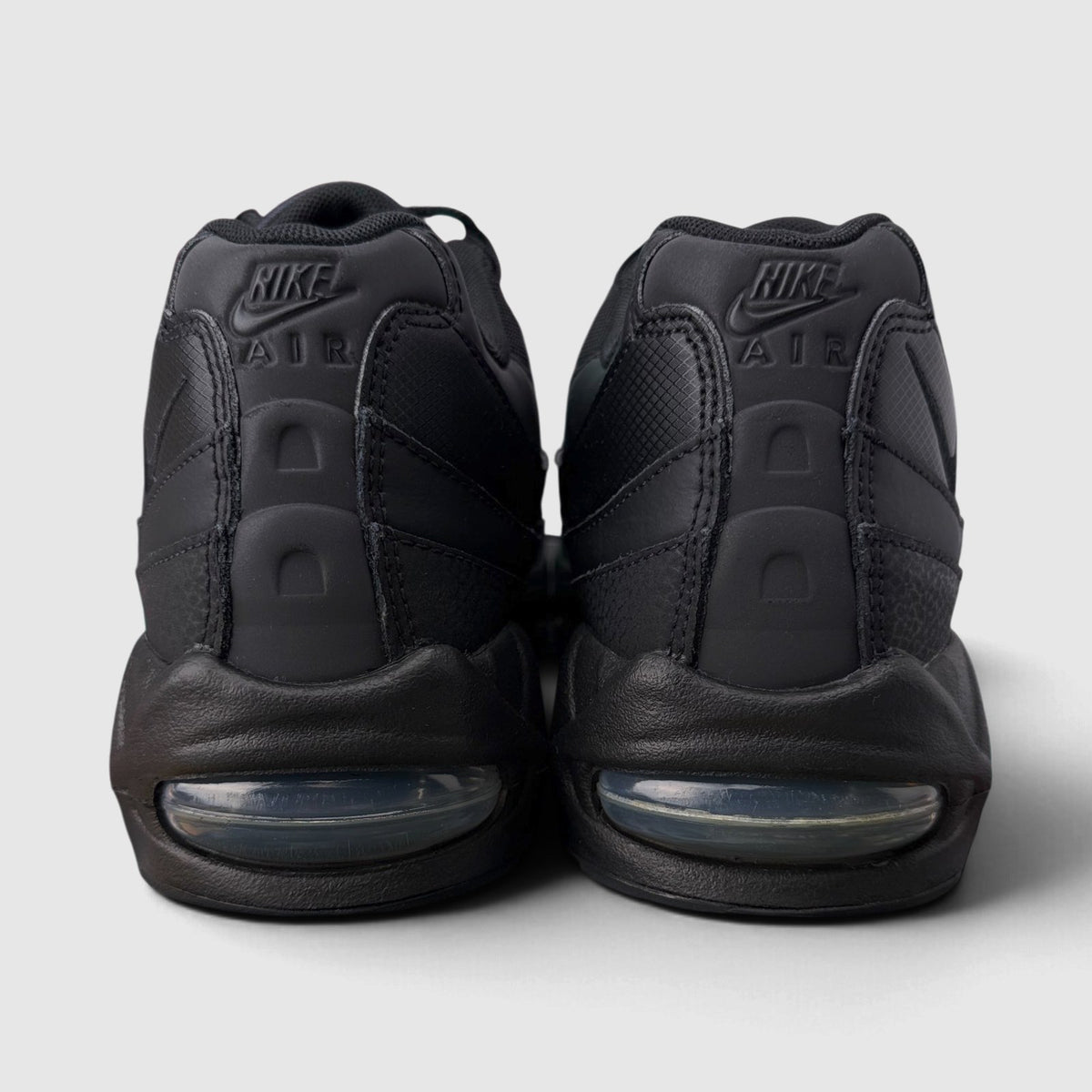 Nike Air Max 95 OG Black, buty sportowe męskie w bardzo dobrym stanie rozmiar 45.5, widok z tyłu