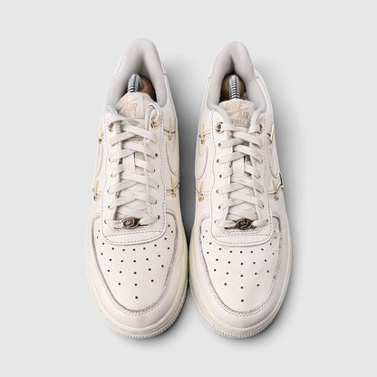 Nike Air Force 1 Low Mini Gold Swooshes, buty sportowe damskie w bardzo dobrym stanie rozmiar 38.5, widok z góry