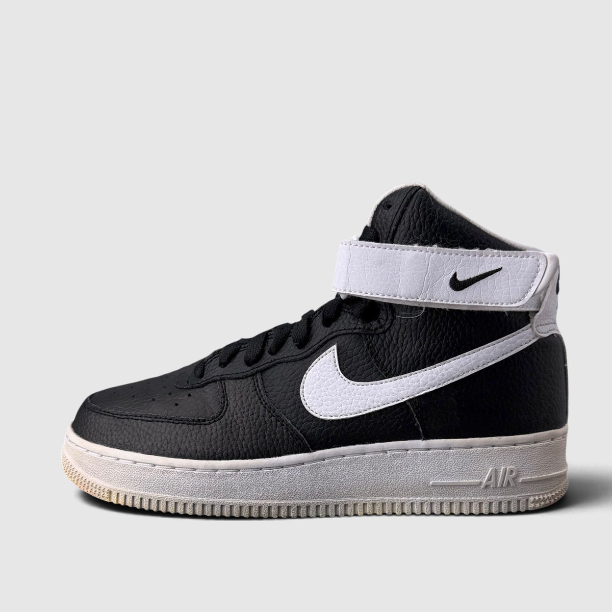 Nike Air Force 1 High Yin, buty sportowe damskie w bardzo dobrym stanie rozmiar 40, boczny profil, lewa strona