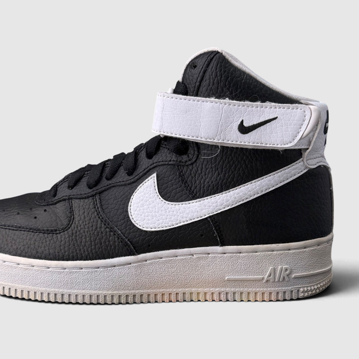 Nike Air Force 1 High Yin, buty sportowe damskie w bardzo dobrym stanie rozmiar 40, boczny profil, lewa strona
