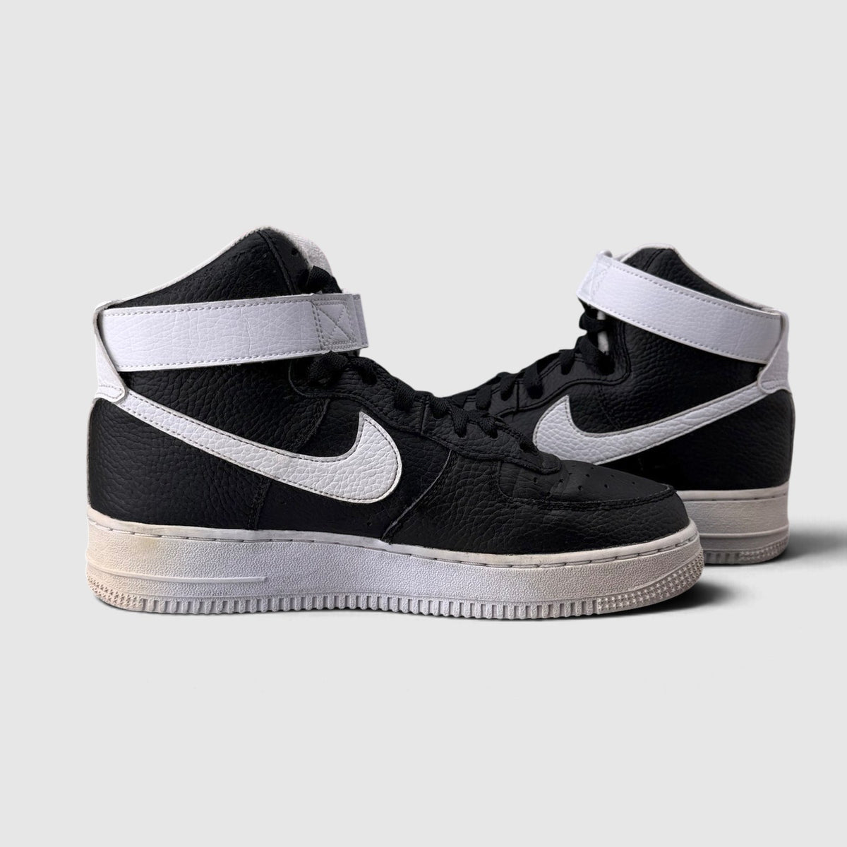 Nike Air Force 1 High Yin, buty sportowe damskie w bardzo dobrym stanie rozmiar 40, boczny profil, prawa strona