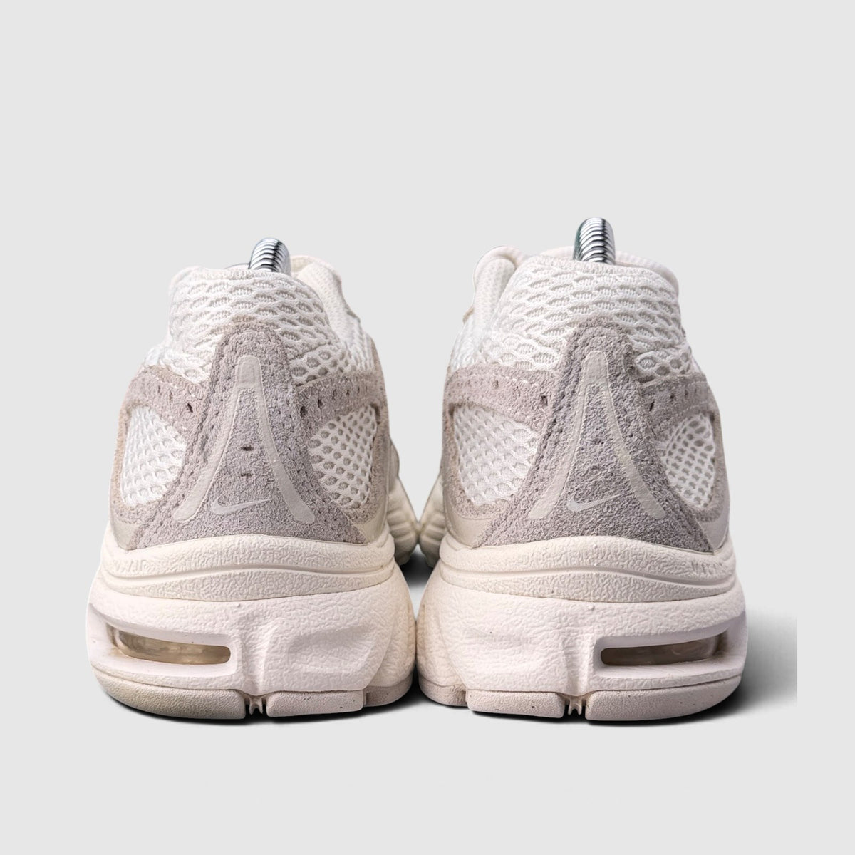 Nike Air Max Moto 2K SE, buty sportowe damskie w bardzo dobrym stanie rozmiar 37.5, widok z tyłu