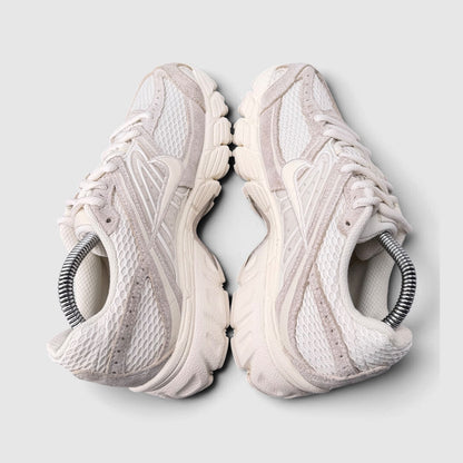 Nike Air Max Moto 2K SE, buty sportowe damskie w bardzo dobrym stanie rozmiar 37.5, boczny profil, prawa strona