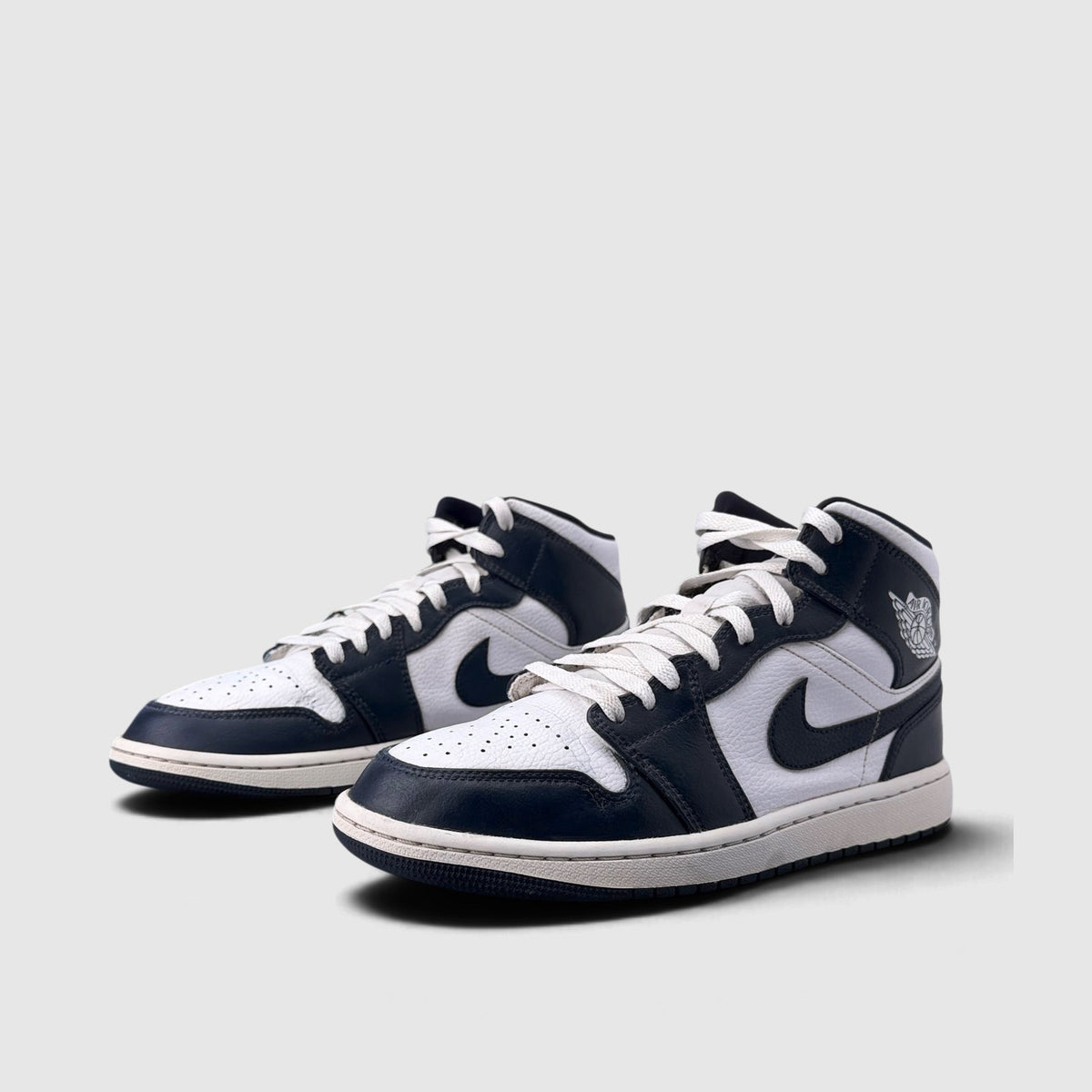 Jordan Air Jordan 1 Mid White Metallic Gold Obsidian, buty sportowe męskie w bardzo dobrym stanie rozmiar 42.5, para butów