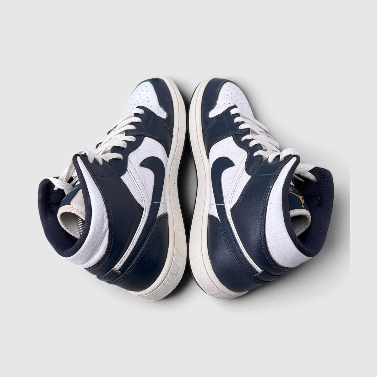 Jordan Air Jordan 1 Mid White Metallic Gold Obsidian, buty sportowe męskie w bardzo dobrym stanie rozmiar 42.5, widok z góry